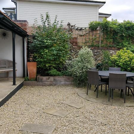 Henry VIII Cottage In The Heart Of Henley Exterior photo