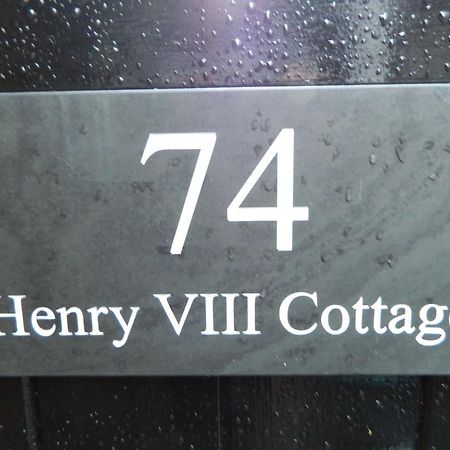Henry VIII Cottage In The Heart Of Henley Exterior photo