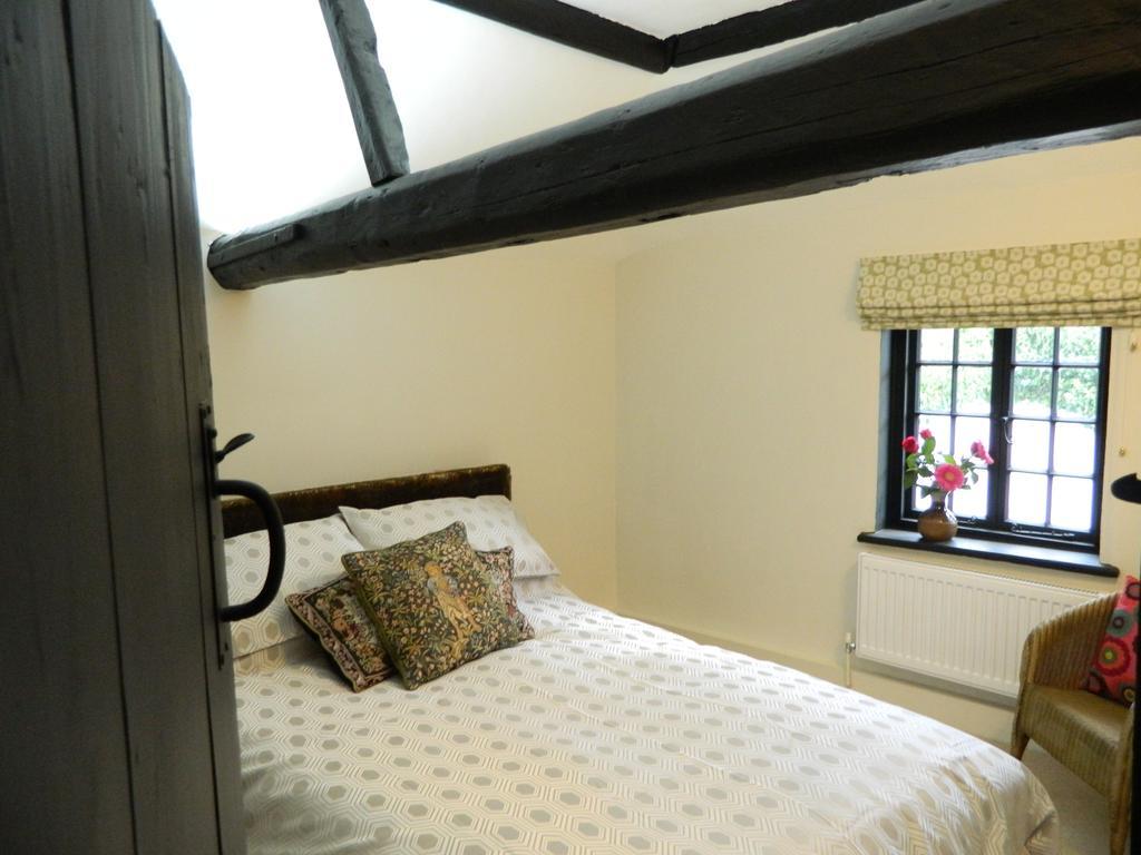 Henry VIII Cottage In The Heart Of Henley Exterior photo